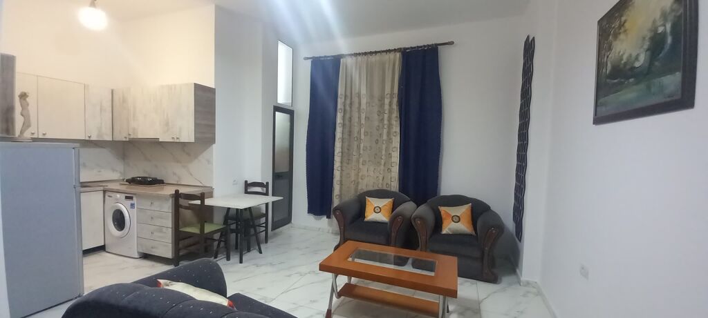 GARSONIERE ME QIRA - SHKOZE, TIRANE