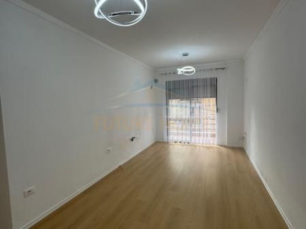 Shitet, Apartament 2+1+2, Fresk
