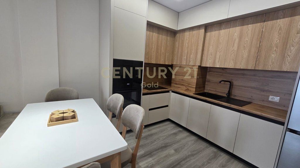 JEPET ME QIRA APARTAMENT 1+1 TEK REZIDENCA E-88, LAPRAKË !
