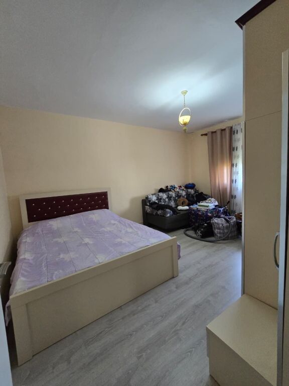 Jepet me qera apartament tek rr Ndre Mjeda