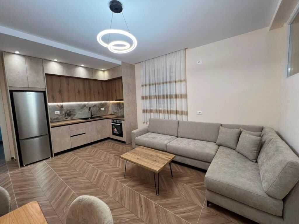 Apartament me qera 2+1+post parkimi ne Sauk tek Akademia Policis