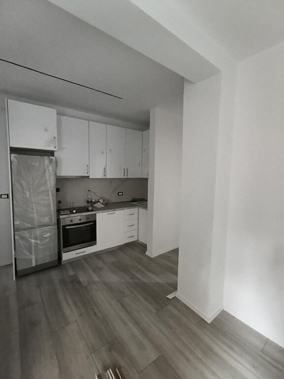 Affitto | Shtëpi private 1 + 1 | Kodra E. Priftit | 450 €/mese