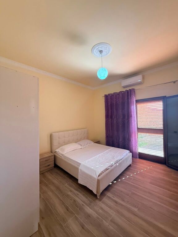 Casa Privata in Affitto all'Ingresso di Vlora 4 + 1 + 3 bagni