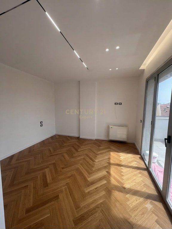 Appartamento 1+1 in vendita a 21 Dhjetori.