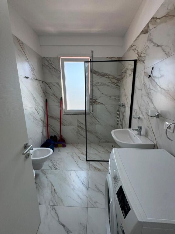 🏡 Jepet me Qera Apartament 2+1 – Paskuqan  📍 Rruga Demokracia, pranë Karburant Daku 2🚗 50.000 Lek/muaj (me post parkimi)