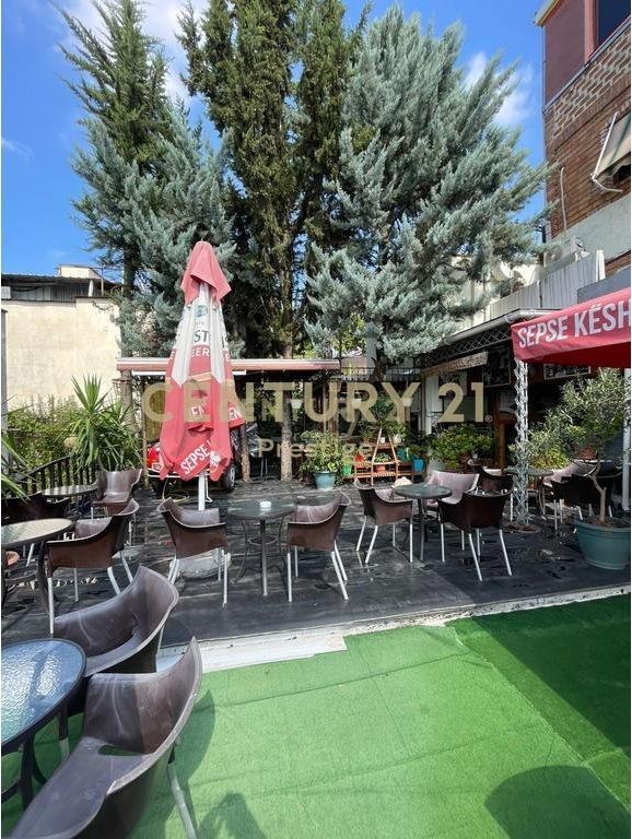 BAR-RESTORANT ME QIRA, VENDOSUR TEK RRETH-RROTULLIMI I SHKOZES!