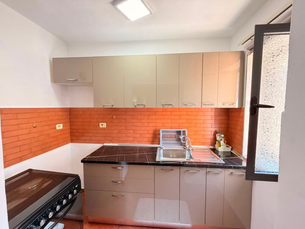 Apartament 1+1 per Shitje Rruga Fortuzi !