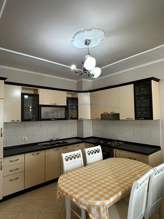 Qera, Apartament 1+1+ Garazh, Prane Ish Urt, Durrës