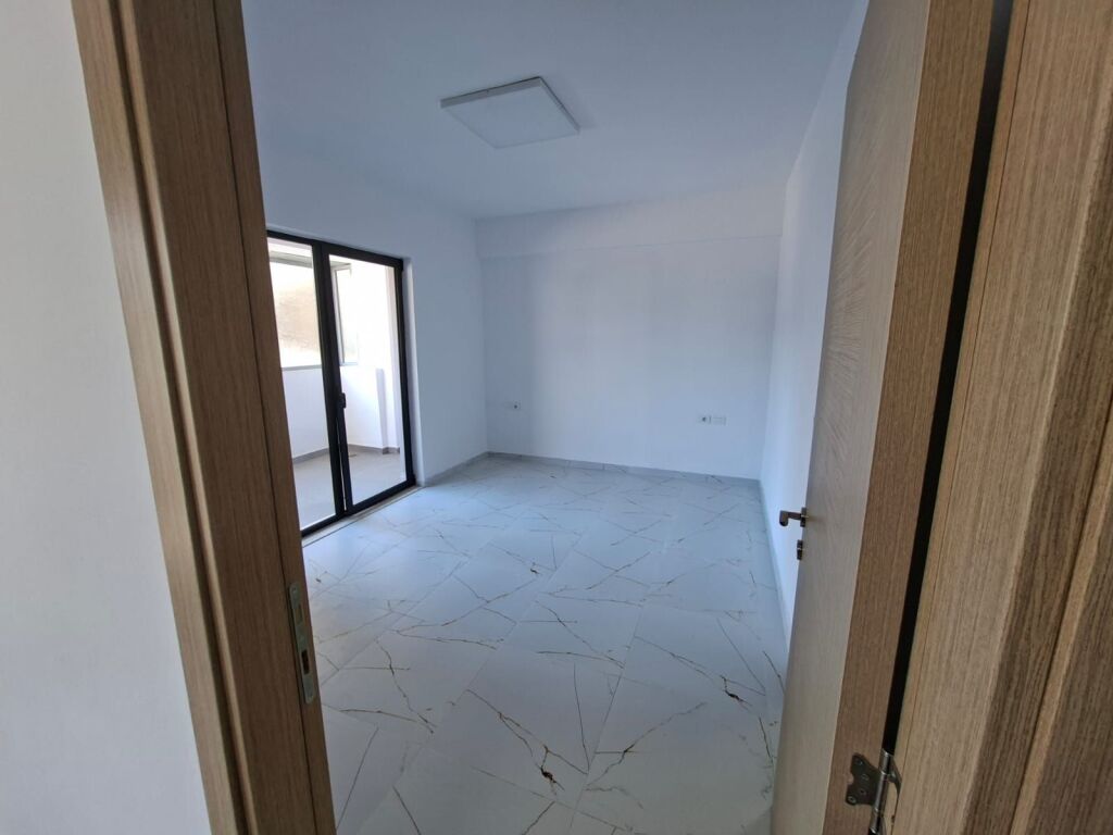 Affitto | Ambjent Biznesi | Rruga 5 Maji | 450 €/mese