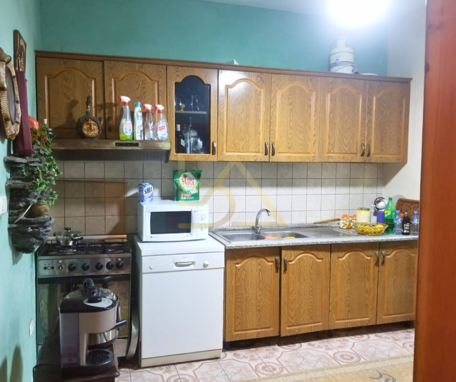 Locale Commerciale + Casa Privata in Vendita – Quartiere 17, Durrës