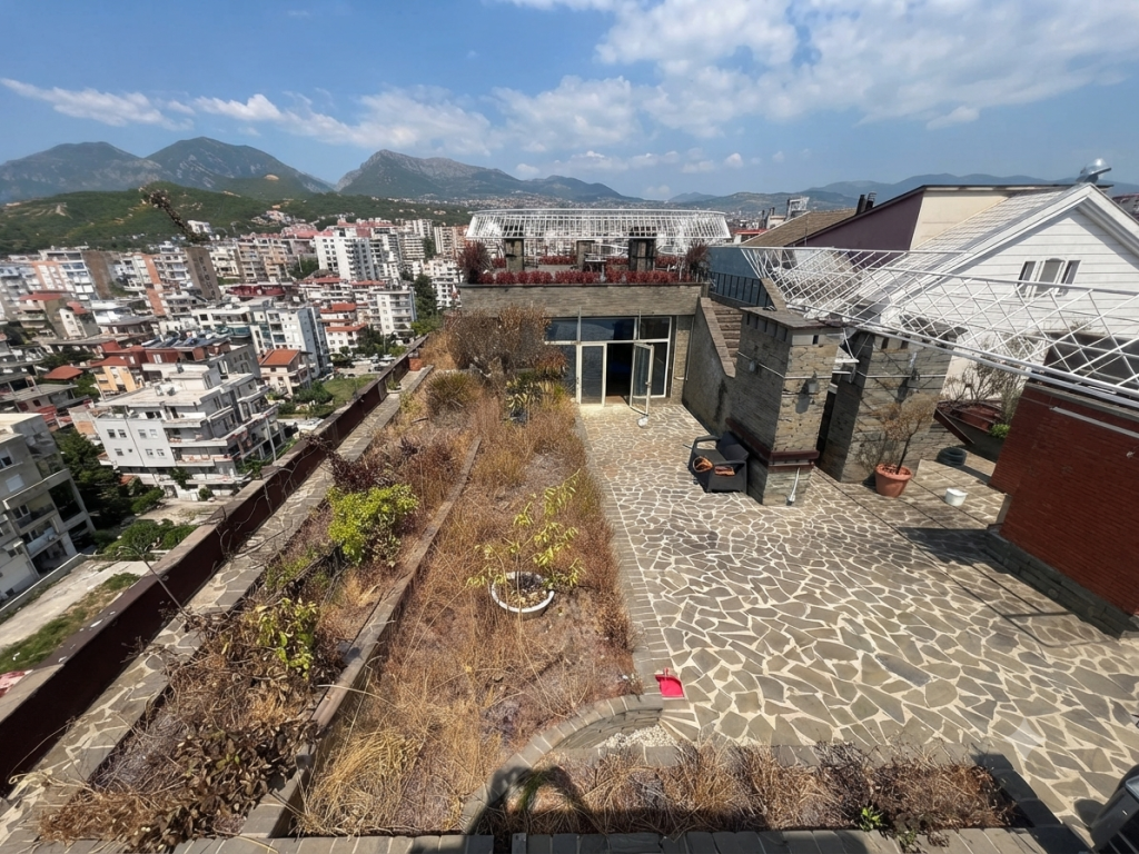 Shitet, Apartament 3+1+2+Verandë+Poste ParkimI, Fresk.