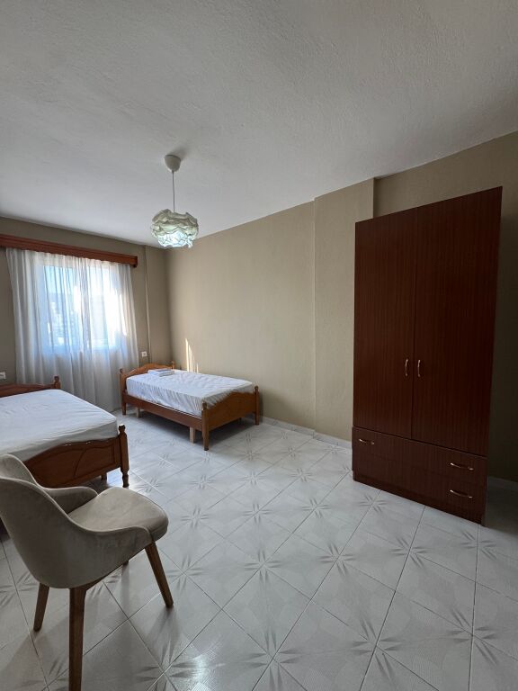 Apartament me qera 2+1 tek Rruga e Kavajes.