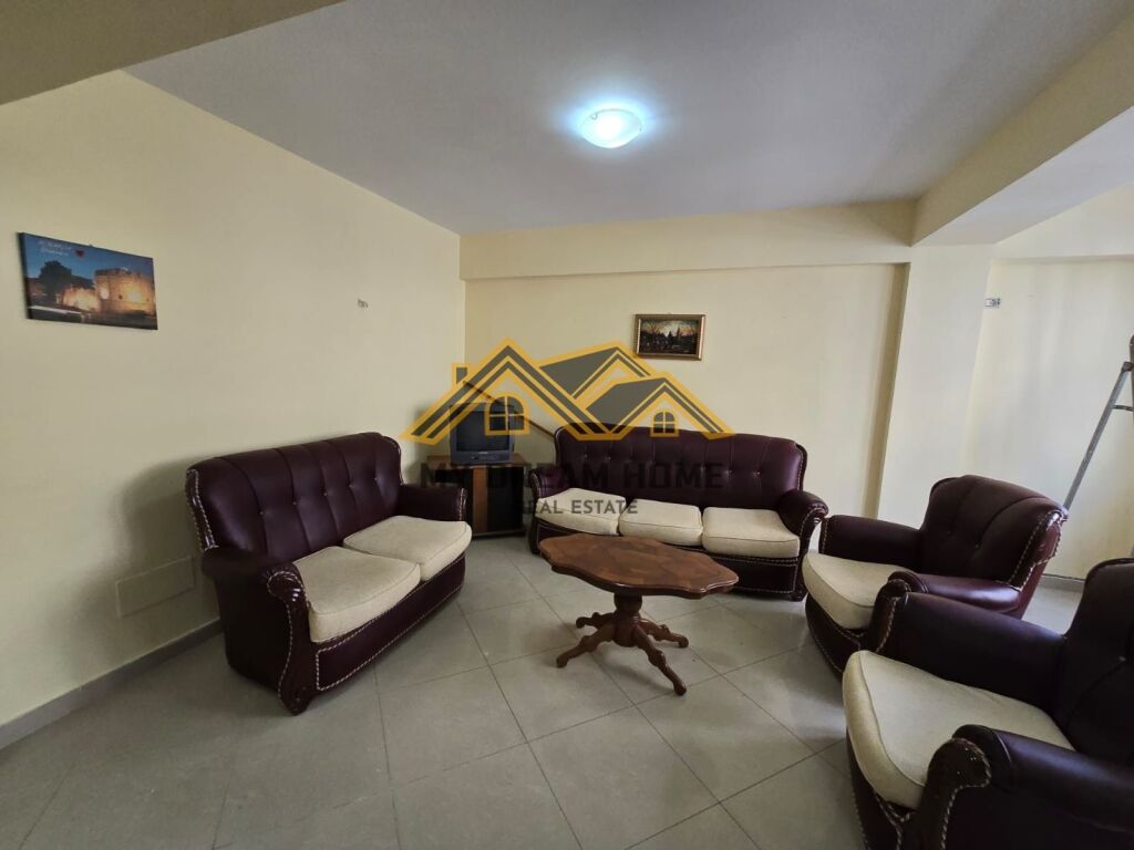JEPET ME QIRA APARTAMENT 1+1 TEK MARKATA DURRES!