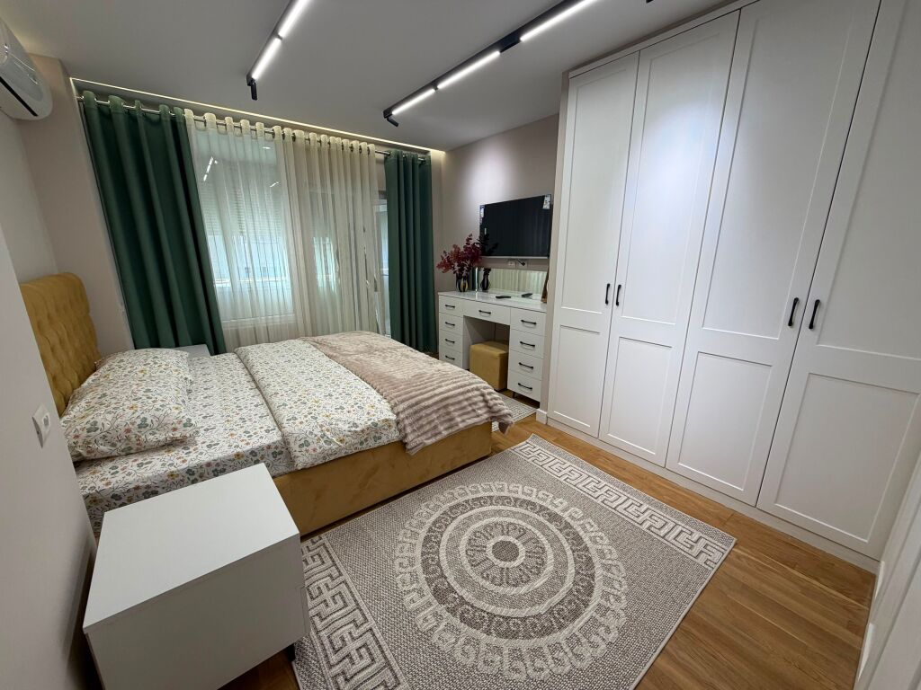 Jepet me qera 1+1 lux kopshti zologjik