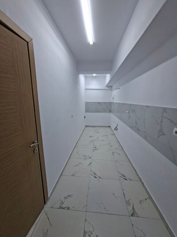 Affitto | Ambjent Biznesi | Rruga 5 Maji | 450 €/mese
