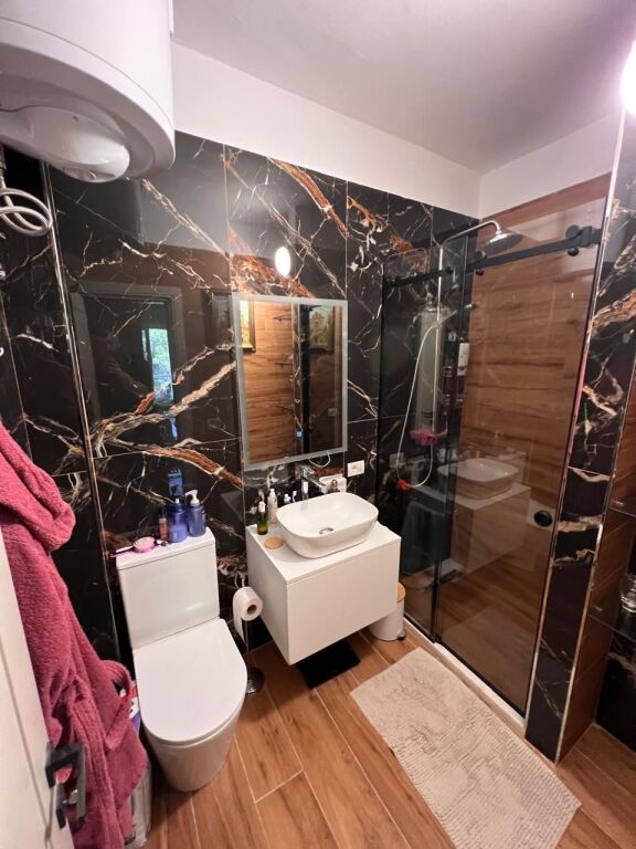 Ofrohet për Shitje Apartament 2+1+2 në Vilën e Zogut!