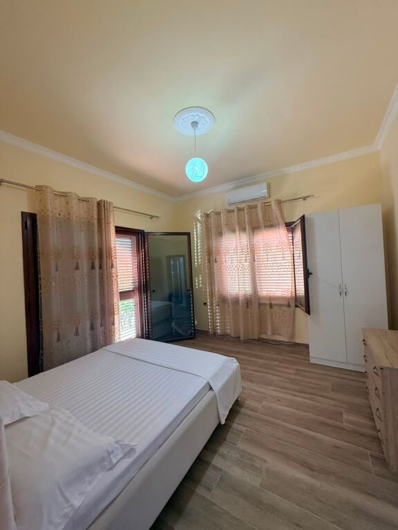 Casa Privata in Affitto all'Ingresso di Vlora 4 + 1 + 3 bagni