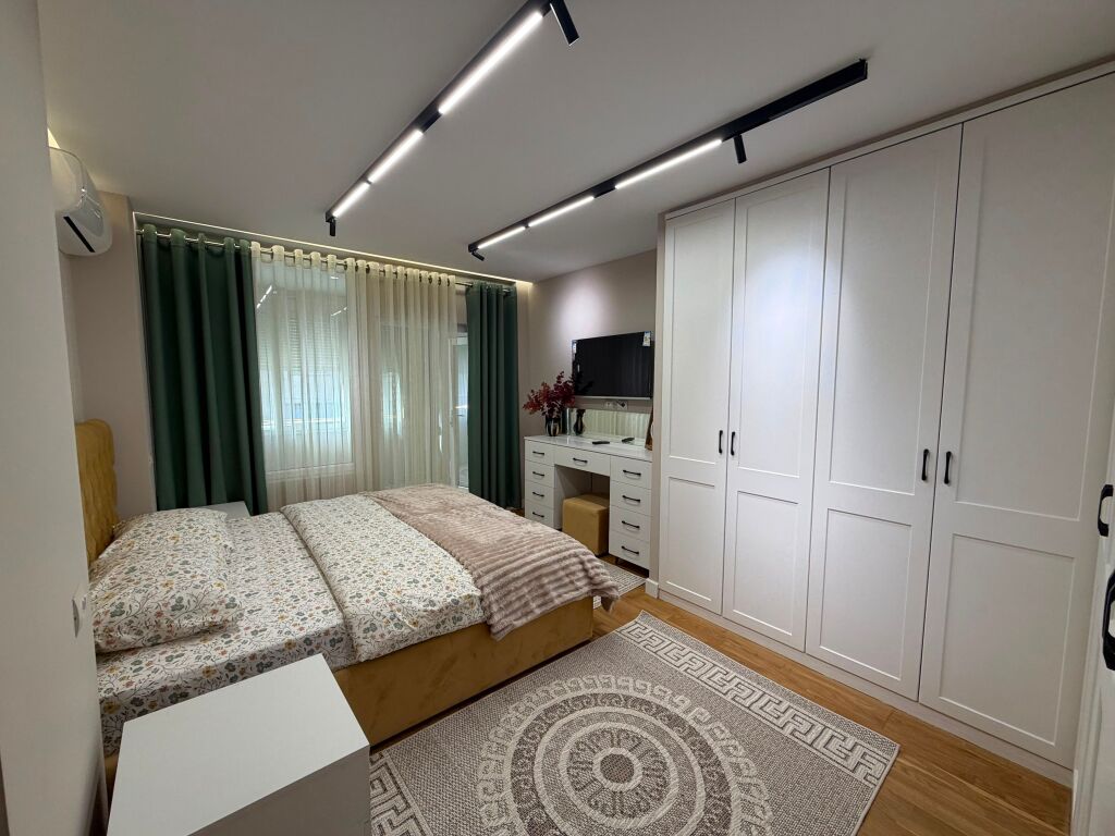Jepet me qera 1+1 lux kopshti zologjik