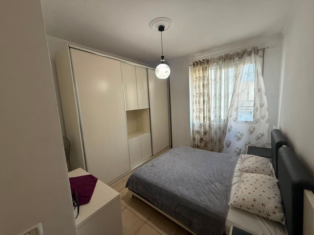 Apartament 2+1 me Qera , Casa Italia