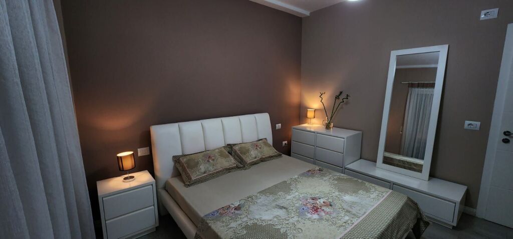 Jepet me qira super apartament 1+1 + studio me ballkon në Rrugën Islam Alla, Tiranë   ID 5275