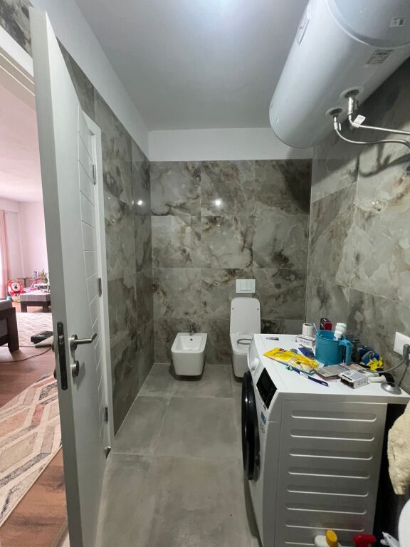 📌 Shitet Apartament Modern 2+1+2 – Bengas, pranë Rrethit të Klanit