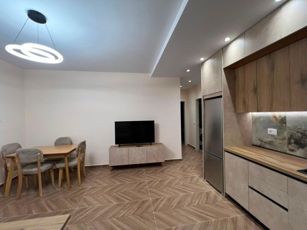 Apartament me qera 2+1+post parkimi ne Sauk tek Akademia Policis