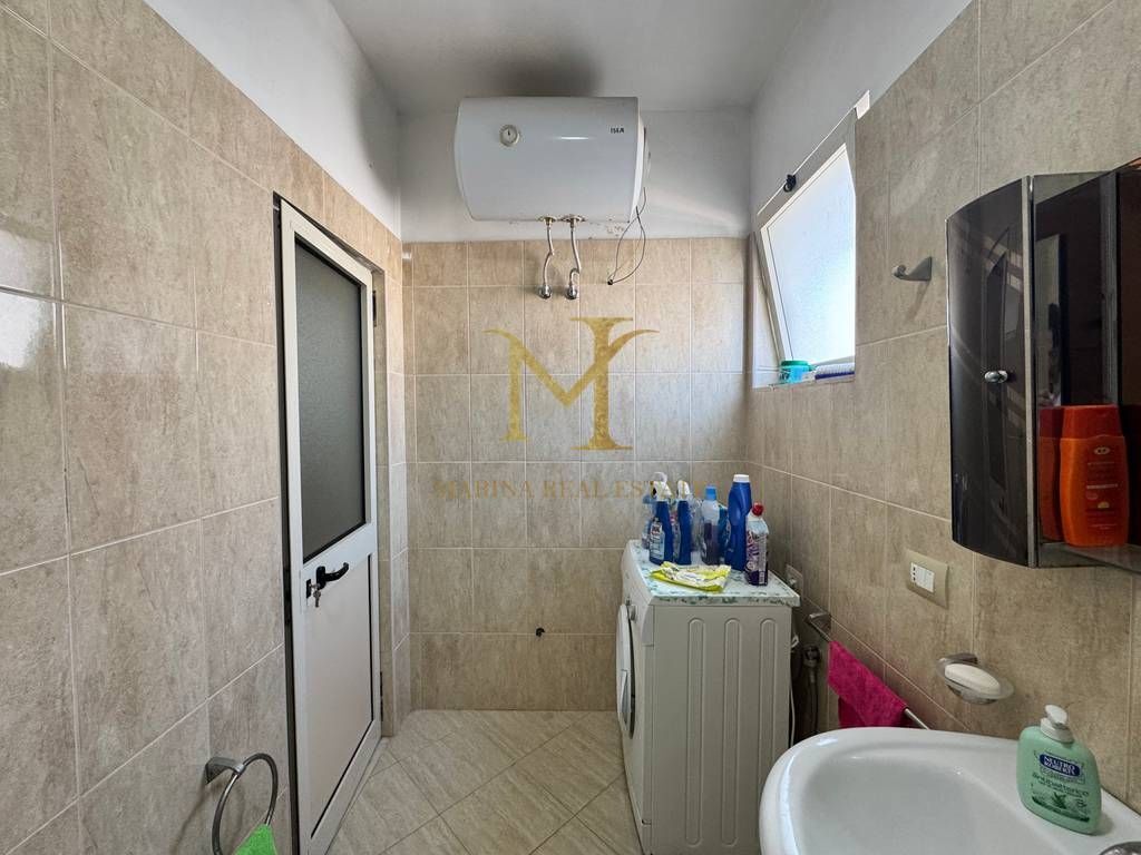 Shitet apartament 2+1, Golem, ana e detit