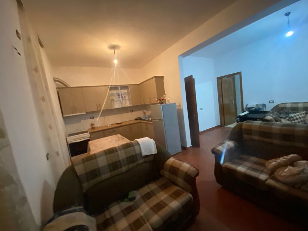 Apartament 1+1 per qera ne Kombinat !