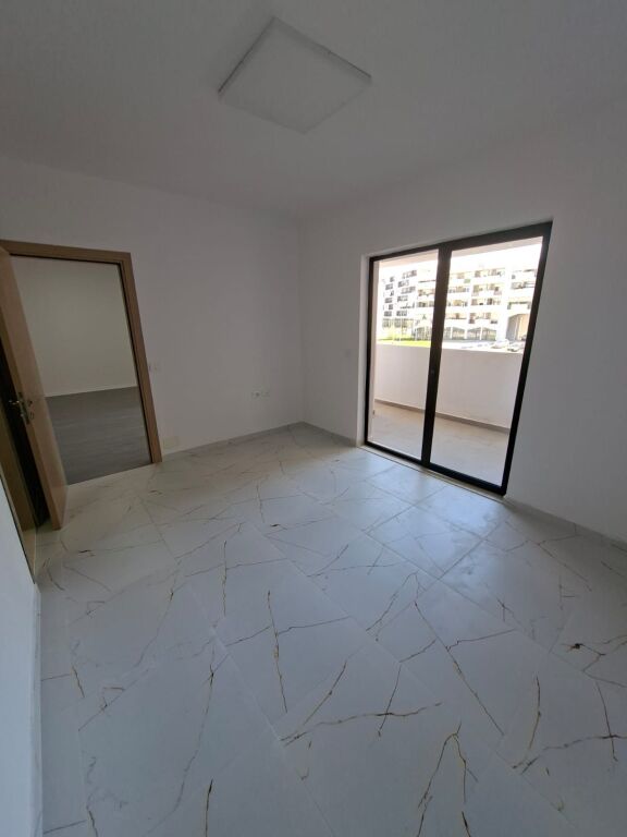 Affitto | Ambjent Biznesi | Rruga 5 Maji | 450 €/mese