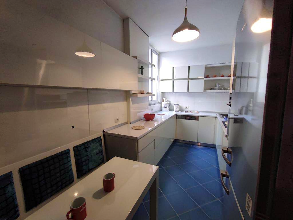 Apartament 2+1+2 - Rr. e Kavajes, Kisha Katolike