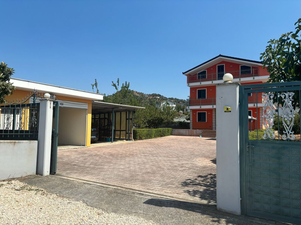 🏡Shitet Vilë 3 Kateshe me Oborr ne Marikaj – Mundësi Ideale për Familje*🔥