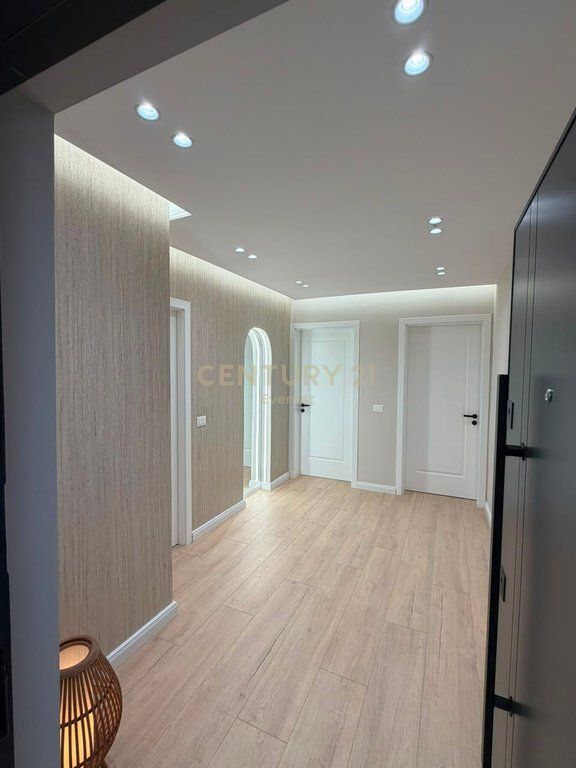 SHITET APARTAMENT 1+1, PRANË LIQENIT TË TIRANËS