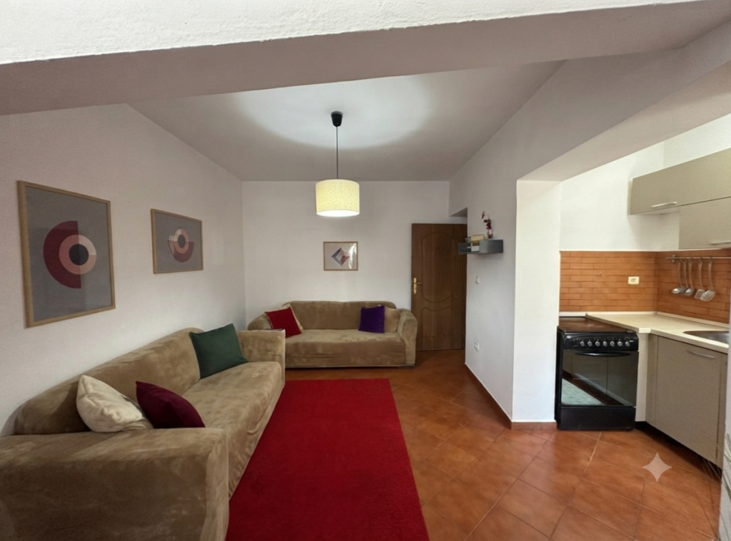 Apartament 1+1, per shitje.  Apartamenti ndodhet ne Rrugen Fortuzi, Tiranë
