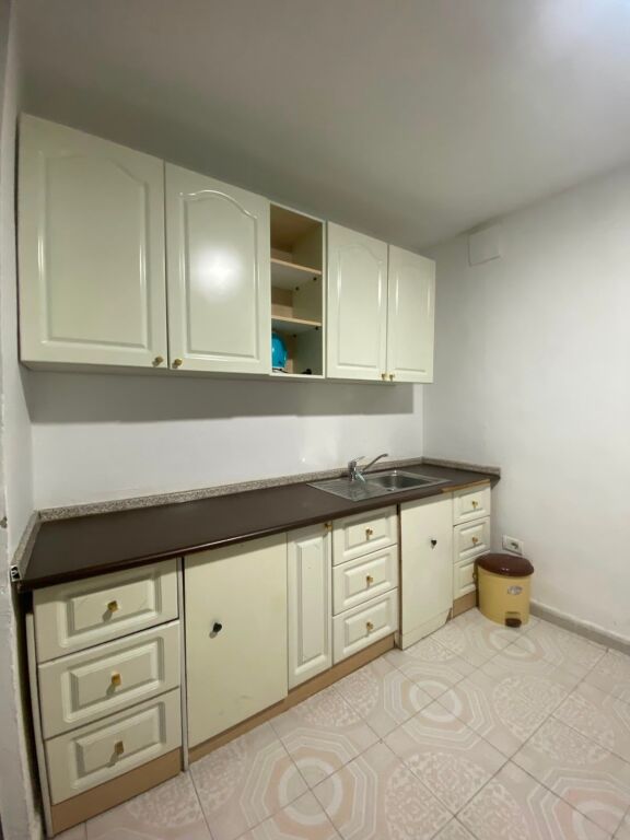 🏡 Apartament 1+1 me qera  📍 Pranë qendrës, ngjitur me shkollën Vasil Shanto 💰 Çmimi: 50.000 Lekë/Muaj