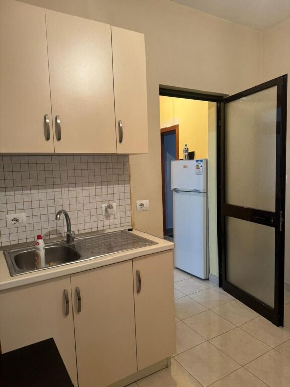 Garzoniere /Qira📍Selite,Marin barleti 📌30 000 lek 
