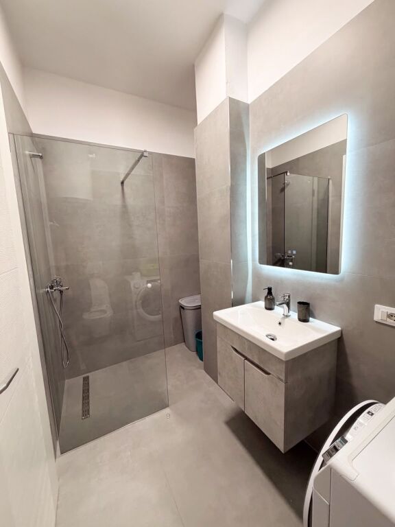 Apartament 1+1 Per Qira Tek Liqeni Thate