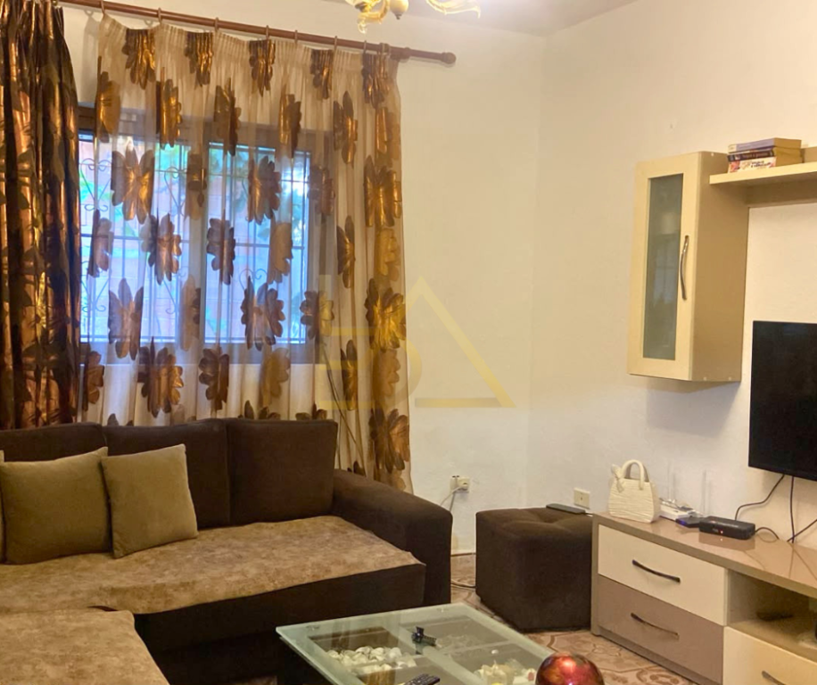 Locale Commerciale + Casa Privata in Vendita – Quartiere 17, Durrës