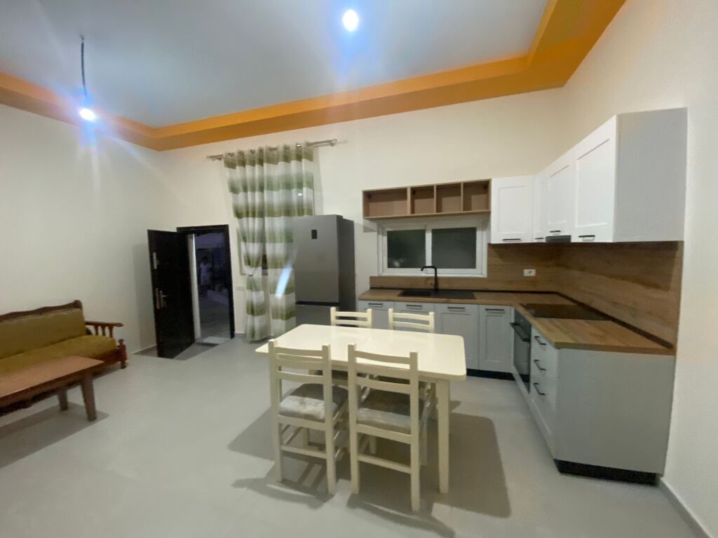 Apartament 1+1 per qera ne Kombinat !