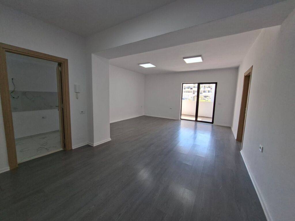 Affitto | Ambjent Biznesi | Rruga 5 Maji | 450 €/mese
