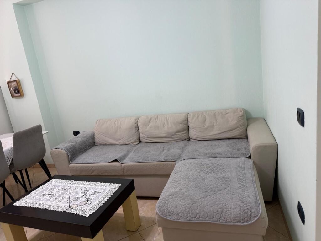 Jepet me qira 2+1 Prane Materniteti i Ri 500 mije leke