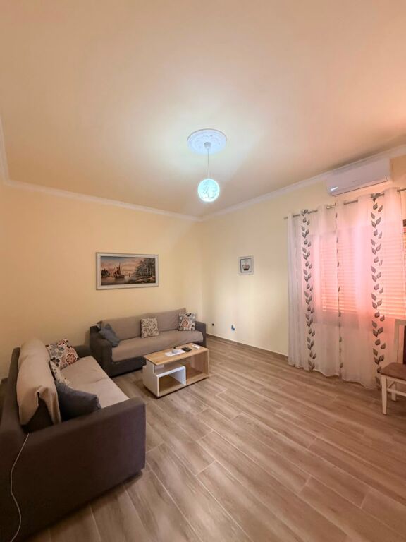 Casa Privata in Affitto all'Ingresso di Vlora 4 + 1 + 3 bagni
