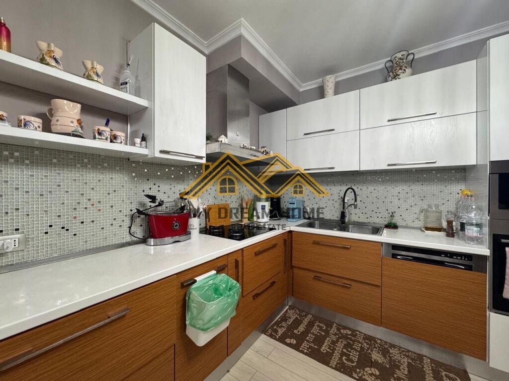 JEPET ME QIRA APARTAMENT UNIK TEK GJYKATA DURRES