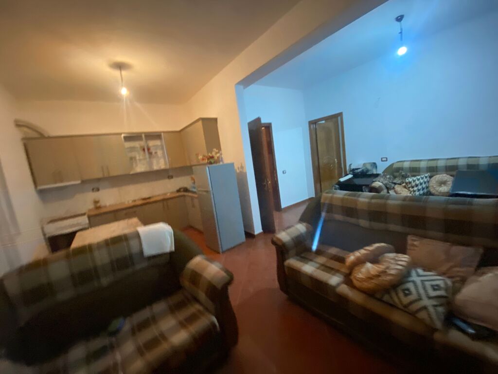 Apartament 1+1 per qera ne Kombinat !