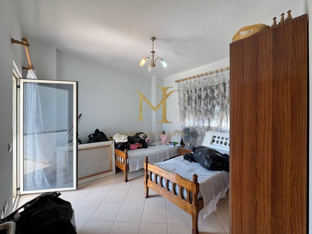 Shitet apartament 2+1, Golem, ana e detit