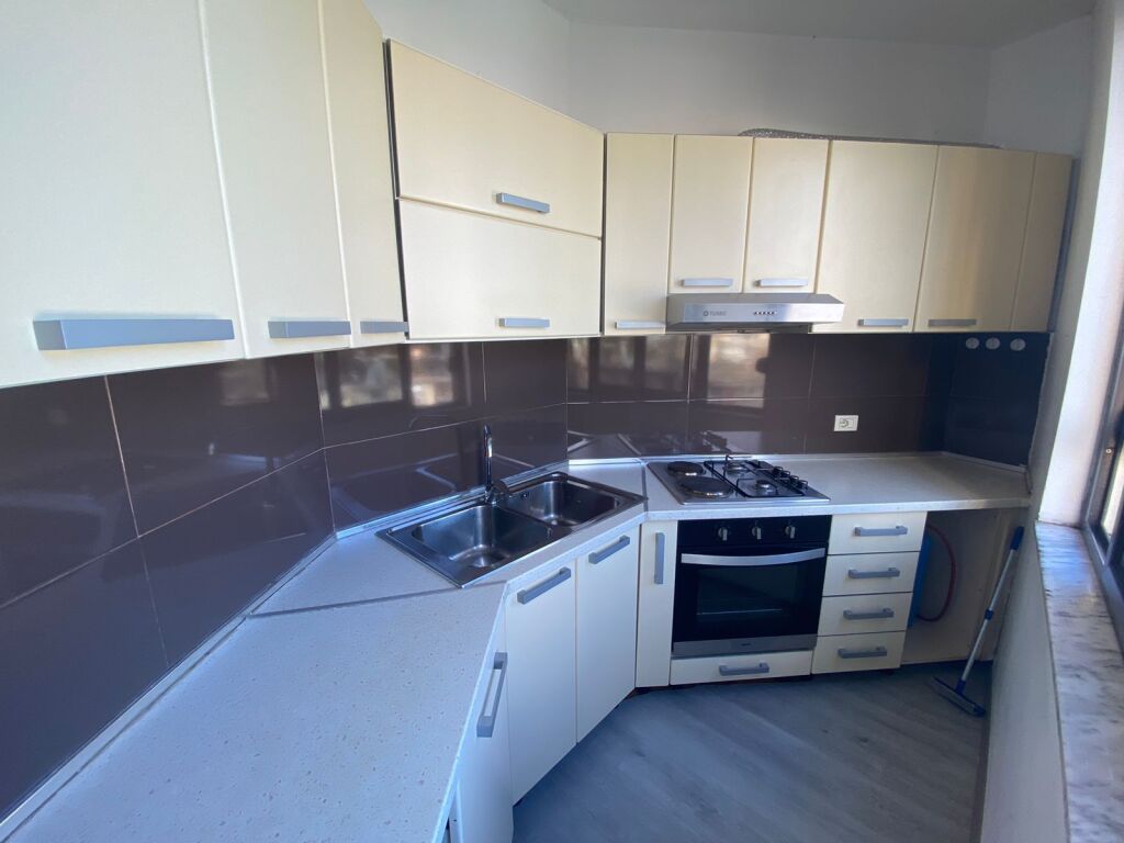2+1+2/Qira📍Shkolla e baletit 📌700 €