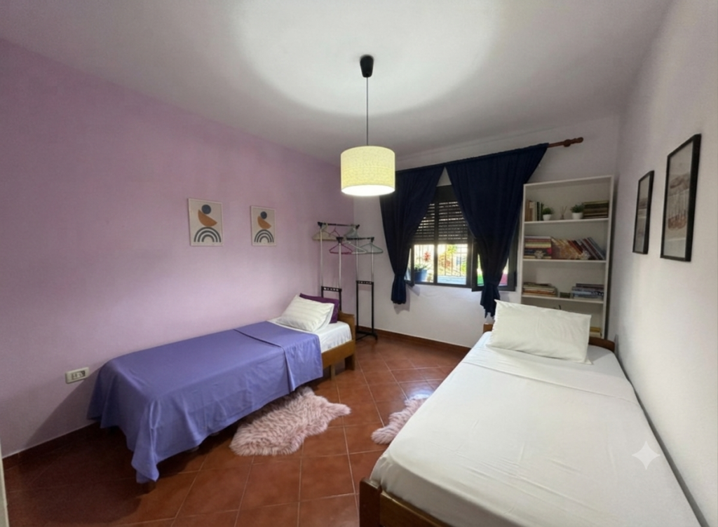 Apartament 1+1, per shitje.  Apartamenti ndodhet ne Rrugen Fortuzi, Tiranë