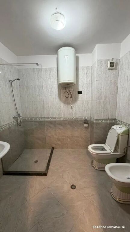 Ufficio in Affitto 3+1 Vicino all'ex Esposizione (ID BZ21018) Tirana
