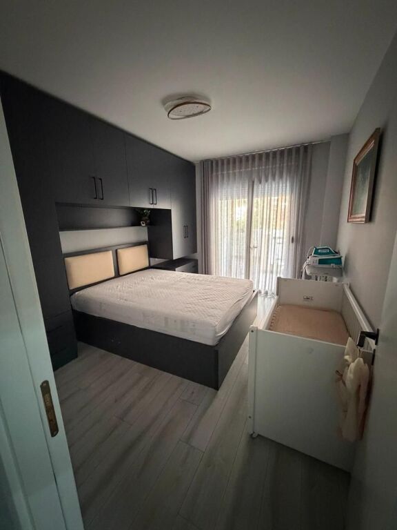 Apartament 1+1 per qera Liqeni i thate !