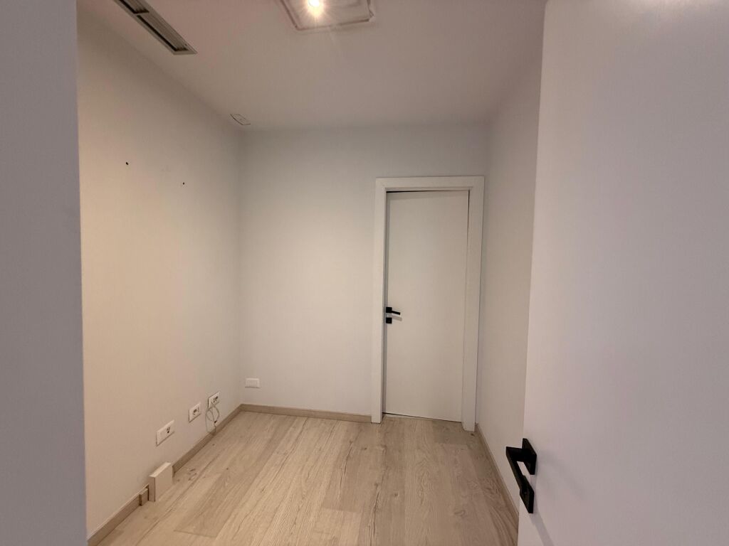 Office space for rent in Bllok!
