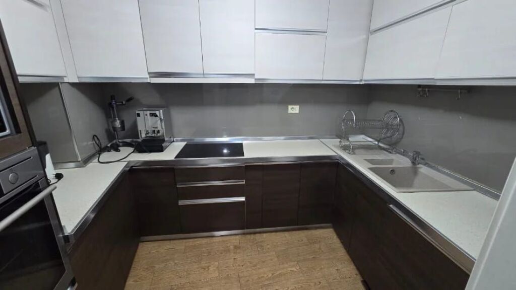 Jepet Me Qera Apartament 3+1+Aneks+Ballkon, Prane Sheshit Skenderbe